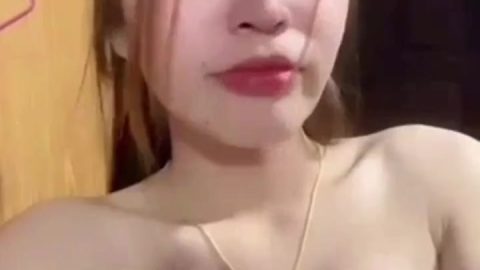 คลิปหลุด น้องนาวสาวหน้าคมขาวเนียน โม๊คควยคนคุยก่อนโดนท่าหมาจุกๆครางยั่ว