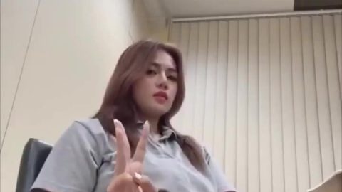 คลิปหลุดมาใหม่ เด็กมหาลัยโครตน่าเย็ด โชว์หีใน IG ไลฟ์ เปิดกกน. คาชุดนักศึกษาในห้องเรียนโครตเสียวโครตเด็ด