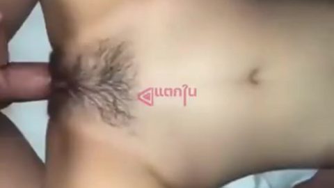คลิปหลุด หนุ่มไทยจับสาวสวยขึ้นเตียงถือกล้องเย็ดรูหีฟิตๆ เสียงครางฟินแตกใน