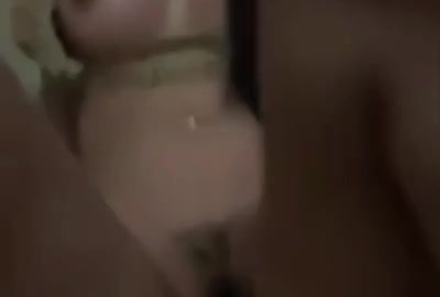 คลิปหลุด ทางบ้าน แฟนหนุ่มโดนขึ้นคร่อมขย่มควย แฟนสาวกระเด้งหีโยกๆบ่ดๆไม่หยุด ผัวเสียวควยครางเสียงกระเส่าเบาๆฟินๆก่อนแตกใน