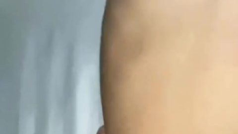 คลิปโป๊ทางบ้าน มือใหม่หัดเย็ดแล้วถ่ายคลิป เอาหมอนปิดหน้าเมียแล้วกระแทกหีเมียแบบไม่ยั้ง น้องผู้หญิงทั้งครางทั้งร้อง ผัวตัวดีก็ไม่หยุดเย็ดสักที