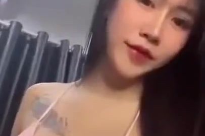 คลิปหลุด วัยรุ่นไทย น้องโยกิ Yoki_Pornnapa สาวสวยมีลานสักยิ้มสวยใจละลาย ถกกระโปรงเอาควยยัดหีอย่างเสียว ลีลาเอวโคตรดี เอวหวาน ร้องรั่นห้อง