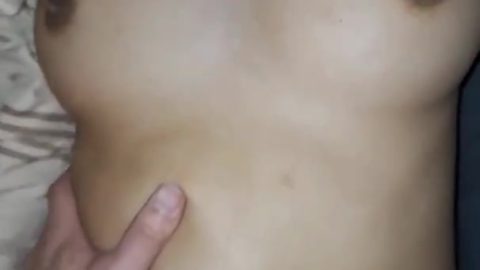 หลุดหีทางบ้าน thai xxx สุดแจ่ม สาวสักลายทรงห้าวแต่เสียงครางหวานมาก โดนเพื่อนชายในแก๊งค์มอมเหล้าแล้วยัดเยียดความเป็นผัวให้ซะเลย กระแทกหีเต็มแรงทุกดอก